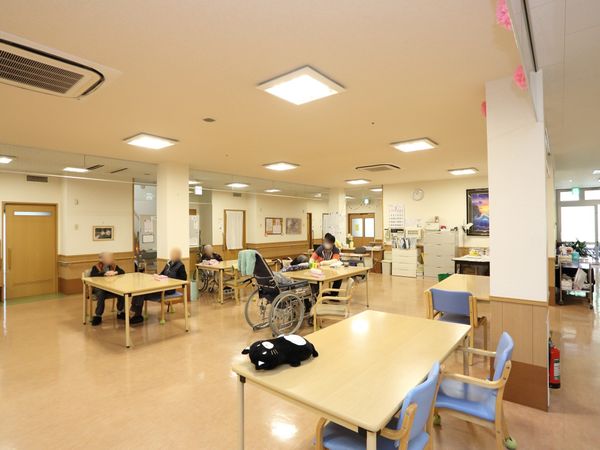 広々とした明るい多目的室