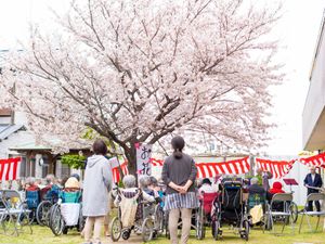 屋外でイベントの風景