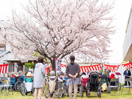 屋外でイベントの風景