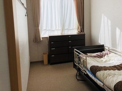 日差しが差し込む居室