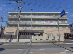 多階層の建物の外観