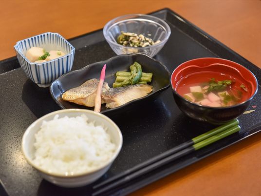 和食スタイルの食事セット