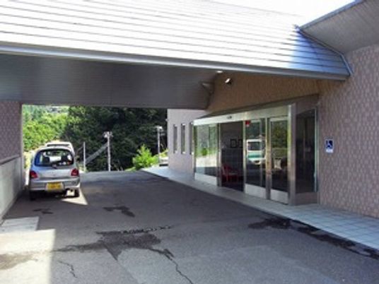 エントランスの車寄せ