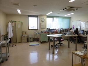 スタッフが働くオフィス風景
