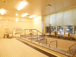 明るく清潔な浴室