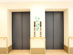 清潔感あるエレベーター前