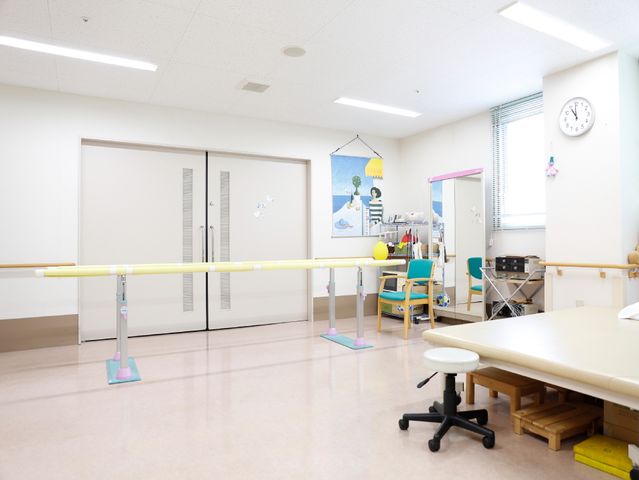 機能訓練室の明るい空間