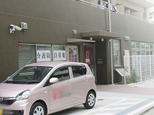 建物外観 外観 落ち着いた色合いの建物で、車の出入りがスムーズにできます。