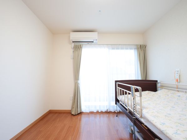 明るい部屋とベッド