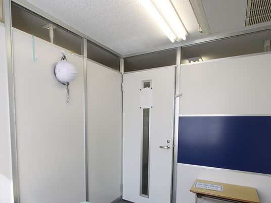 仕切り付きの室内  