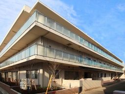 モダンな建物の外観