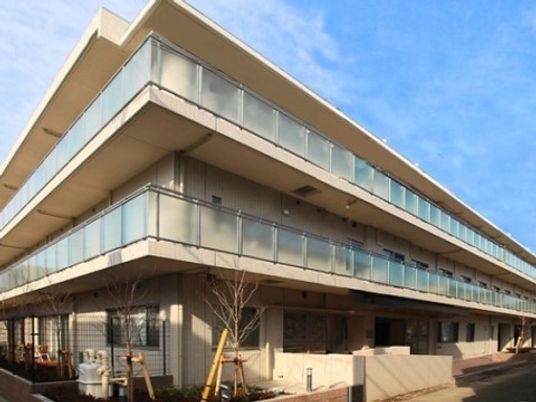 モダンな建物の外観