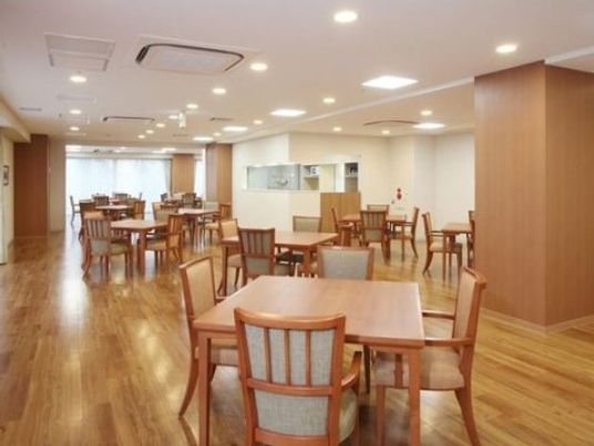 清潔な食堂の内観