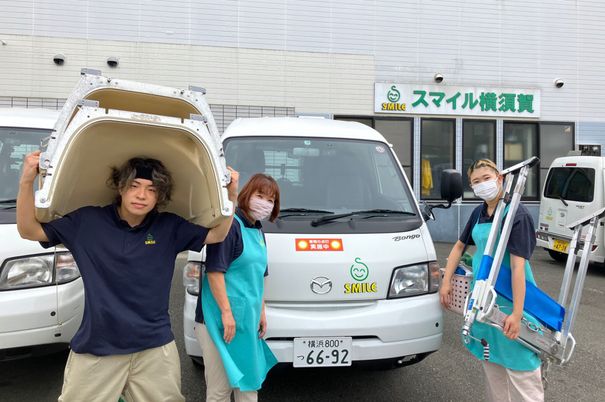 スタッフと車両の様子