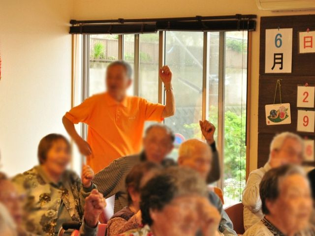 交流を楽しむ部屋 多目的室 緑が見える明るい部屋で、楽しそうに交流するためのスペースになっています。様々な活動にぴったりです。