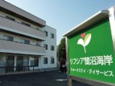 緑の看板と入口