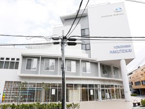  清潔感ある施設外観  