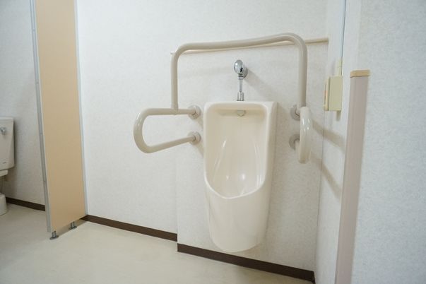 バリアフリー設計のトイレ