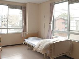 窓際の明るい居室