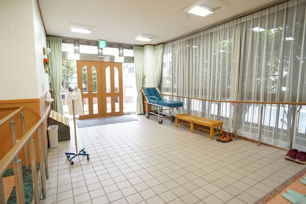 明るいエントランスエリア