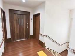 温かみのある木目調エレベーター