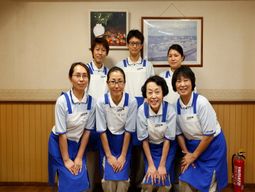 スタッフの集合写真