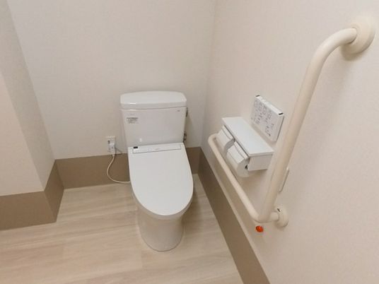 バリアフリー設計のトイレ
