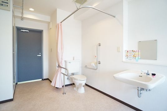 バリアフリーなトイレ空間