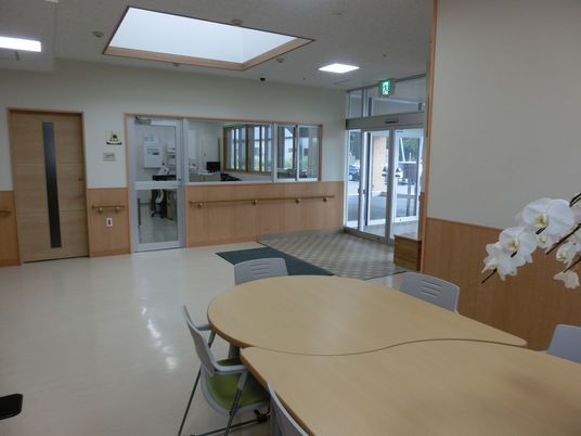 明るい受付のエントランス