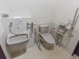 バリアフリー対応の洗面所