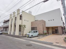 モダンな建物の外観