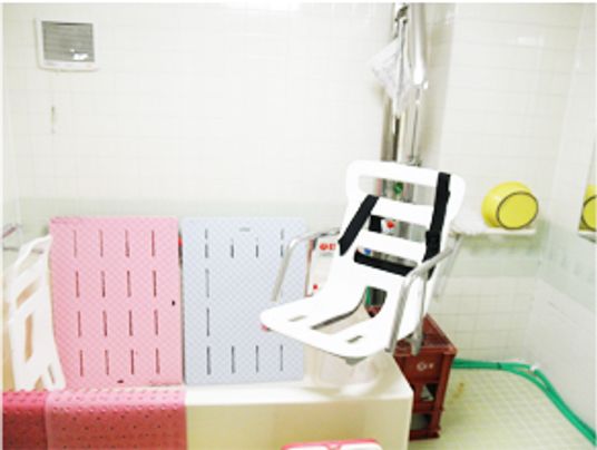 安全が考慮された浴室