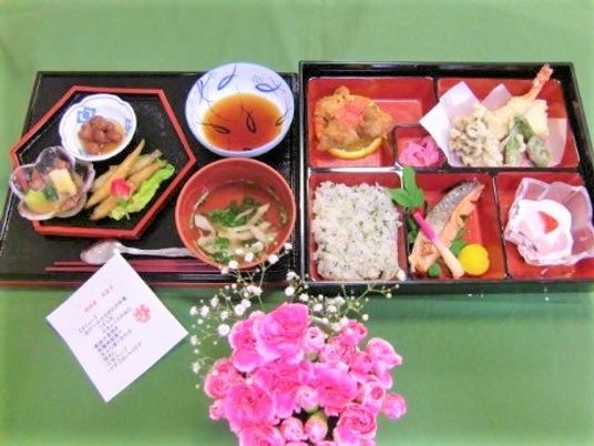 らいふ溝口の食事。季節やイベントに合わせたお料理をご用意しております。一年を楽しんでお食事いただけます。