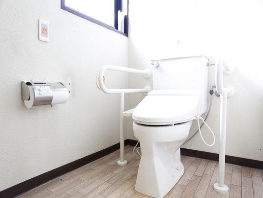 バリアフリーなトイレ設備