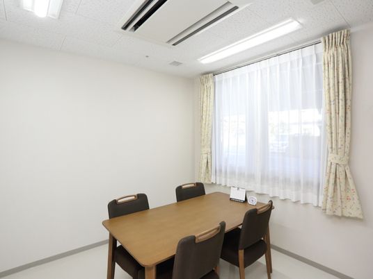 シンプルな多目的室