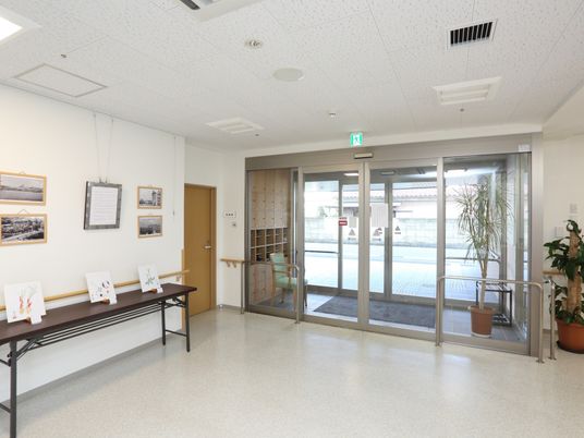 エントランスホール風景