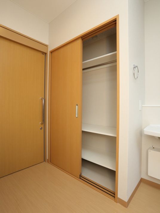 片引き戸の洋室クローゼット