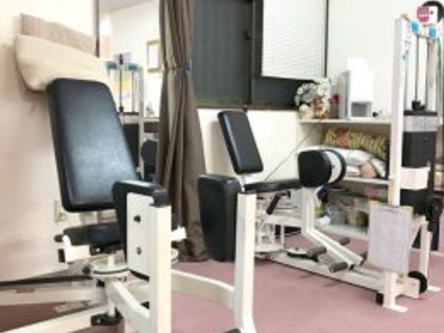 快適な機能訓練室 機能訓練室 設備が整った機能訓練室は、運動を通じて健康維持をサポートします。安全にご利用いただける設計です。
