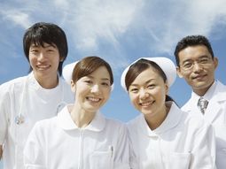 明るいスタッフの笑顔