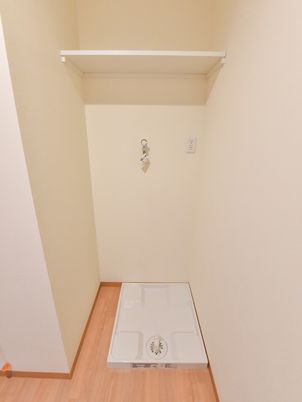 居室内のシンプルな洗面台
