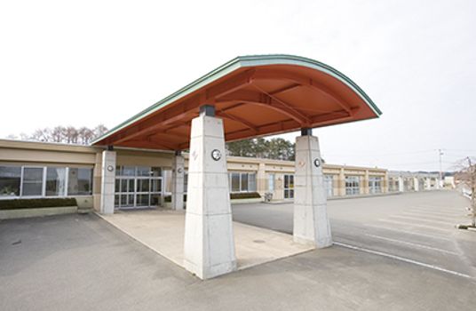 広々とした施設のエントランス