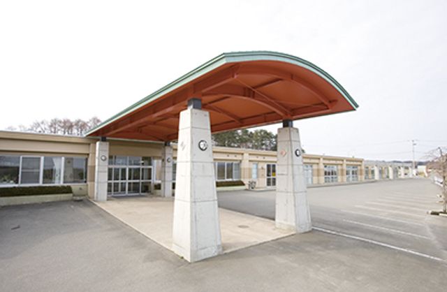 広々とした施設のエントランス