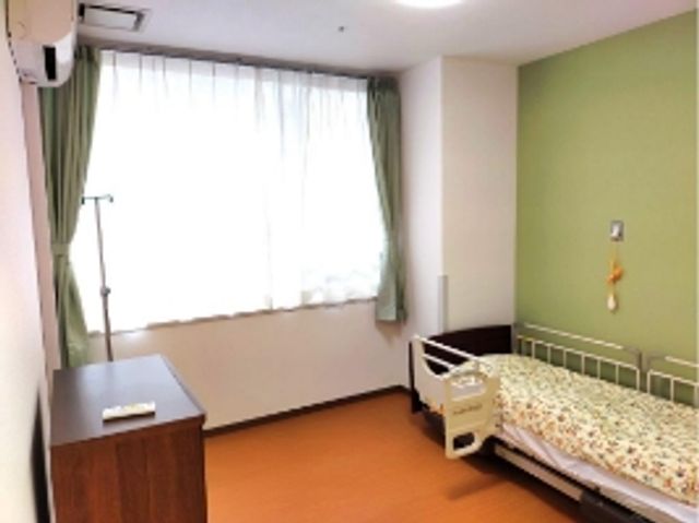 明るい個室の居室