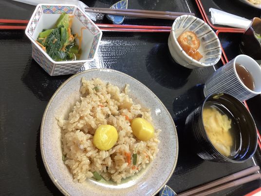 和食が並ぶ食事