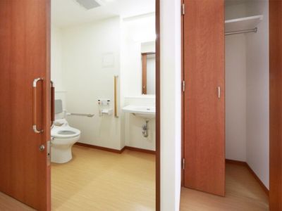 清潔なトイレ付き居室