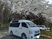桜の下の送迎車