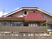 赤い屋根の建物外観  