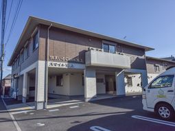 明るい建物の外観