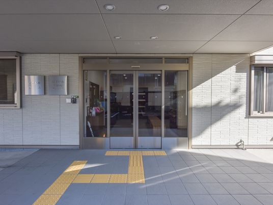 清潔感のあるエントランス