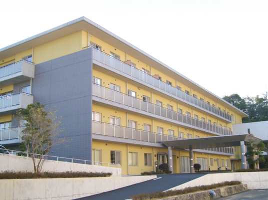 4階建て施設外観  